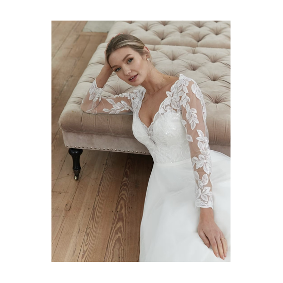 Romantica Leigh