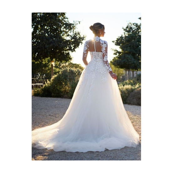 Tres Chic TC27208 - Dit is een tweedelige trouwjurk (met en zonder hesje gefotografeerd).