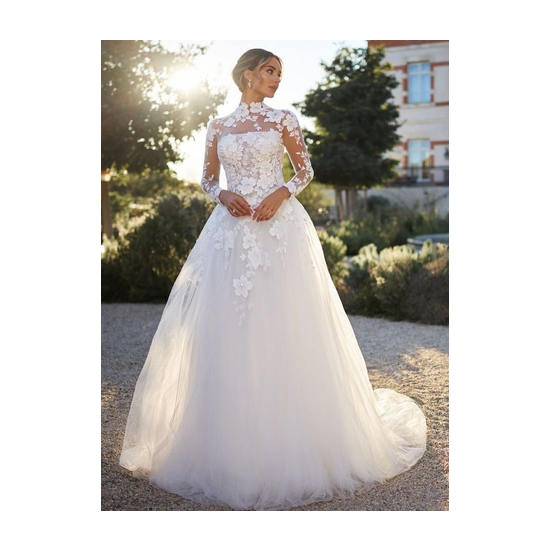 Tres Chic TC27208 - Dit is een tweedelige trouwjurk (met en zonder hesje gefotografeerd).