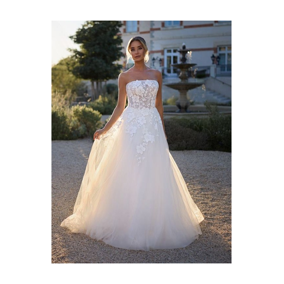 Tres Chic TC27208 - Dit is een tweedelige trouwjurk (met en zonder hesje gefotografeerd).