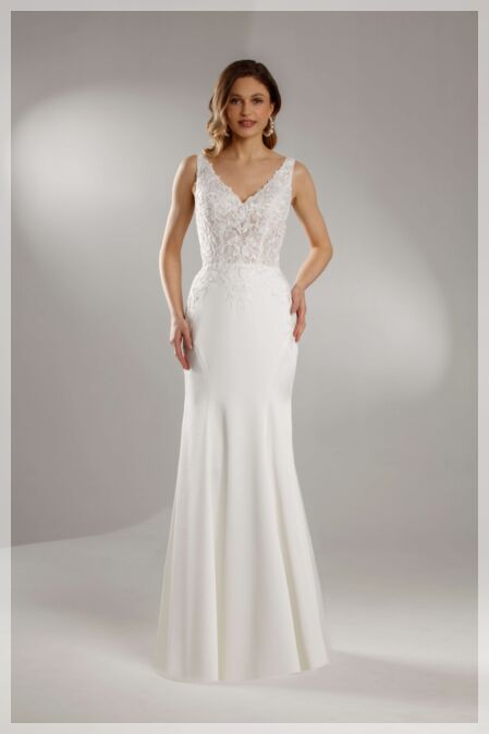 De allermooiste strakke trouwjurken bij Bruidsboutique La Romance in Bleskensgraaf Zuid-Holland, Nederland.