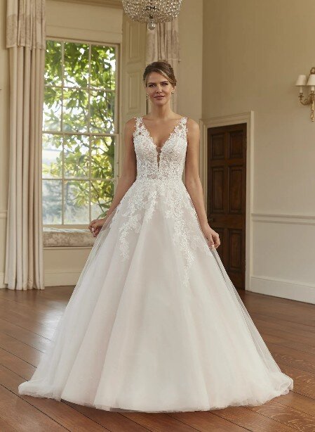 Bruidsmode Streefkerk Bruidsmode Streefkerk. Op zoek naar bruidsmode in de omgeving van Streefkerk? Onze nieuwe collectie bruidsjurken is weer fantastisch! Bij Bruidsboutique La Romance vindt de bruid een unieke schitterende collectie bruidsjurken. Maak vrijblijvend een pasafspraak in onze bruidswinkel.