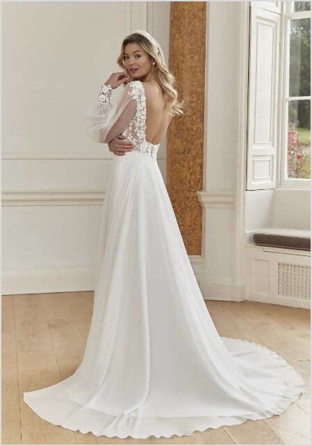 Romantica Laila Romantica Laila. Bruidsboutique La Romance heeft weer een prachtige nieuwe collectie trouwjurken ingekocht. Ben je benieuwd naar onze nieuwe collectie bruidsjurken van het bruidsmerk Romantica? Maak vrijblijvend een pasafspraak in onze bruidswinkel. Je bent van harte welkom bij Bruidsboutique La Romance Kerkstraat 29 2971 AK in Bleskensgraaf (Zuid-Holland).