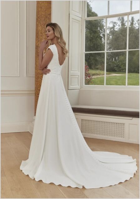 Romantica Ruth. Bruidsboutique La Romance heeft weer een prachtige nieuwe collectie trouwjurken ingekocht. Ben je benieuwd naar onze nieuwe collectie bruidsjurken van het bruidsmerk Romantica? Maak vrijblijvend een pasafspraak in onze bruidswinkel. Je bent van harte welkom bij Bruidsboutique La Romance Kerkstraat 29 2971 AK in Bleskensgraaf (Zuid-Holland).