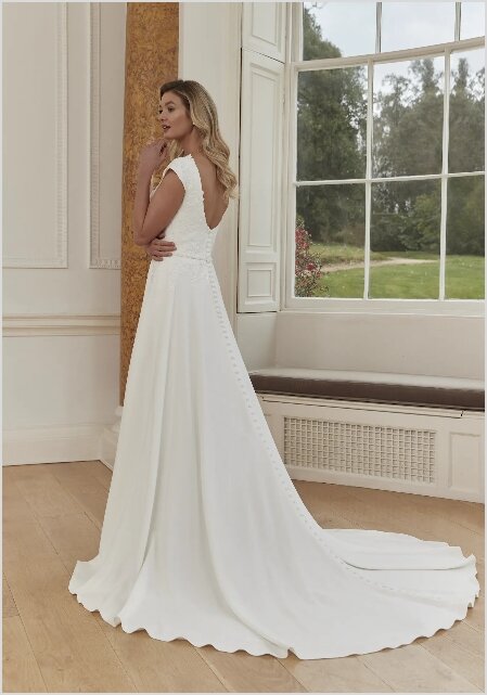 Romantica Ruth Romantica Ruth. Bruidsboutique La Romance heeft weer een prachtige nieuwe collectie trouwjurken ingekocht. Ben je benieuwd naar onze nieuwe collectie bruidsjurken van het bruidsmerk Romantica? Maak vrijblijvend een pasafspraak in onze bruidswinkel. Je bent van harte welkom bij Bruidsboutique La Romance Kerkstraat 29 2971 AK in Bleskensgraaf (Zuid-Holland).