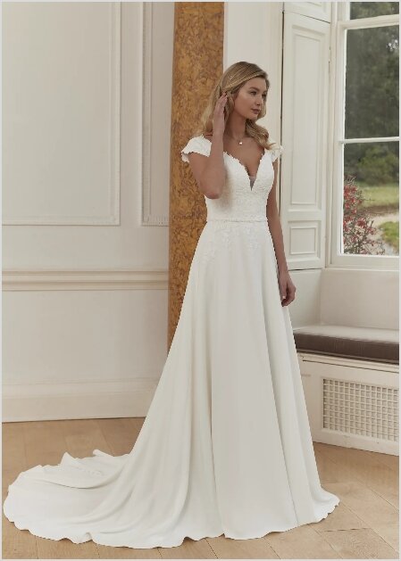Romantica Ruth Romantica Ruth. Bruidsboutique La Romance heeft weer een prachtige nieuwe collectie trouwjurken ingekocht. Ben je benieuwd naar onze nieuwe collectie bruidsjurken van het bruidsmerk Romantica? Maak vrijblijvend een pasafspraak in onze bruidswinkel. Je bent van harte welkom bij Bruidsboutique La Romance Kerkstraat 29 2971 AK in Bleskensgraaf (Zuid-Holland).