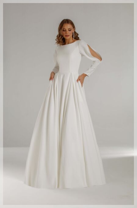 Bedekte trouwjurken. Ben je benieuwd naar onze mooie bedekte trouwjurken? Bruidsboutique La Romance heeft weer een prachtige nieuwe collectie bruidsjaponnen ingekocht. Ben je benieuwd naar onze nieuwe collectie bedekte bruidsjurken? Maak vrijblijvend een pasafspraak in onze bruidswinkel. Je bent van harte welkom bij Bruidsboutique La Romance Kerkstraat 29 2971 AK in Bleskensgraaf (Zuid-Holland).