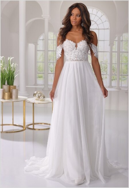 Bruidsmode Lopik Bruidsmode Lopik. Bruidsboutique La Romance is de bruidswinkel in de provincie Zuid-Holland. La Romance is gelegen in het landelijke Bleskensgraaf. Wij verkopen verschillende soorten trouwjurken en alle bijbehorende bruidsaccessoires. Bruidsschoenen, bruidslingerie, bruidssieraden, bruidssluiers en nog veel meer. Onze nieuwe collectie bruidsjurken is weer prachtig!