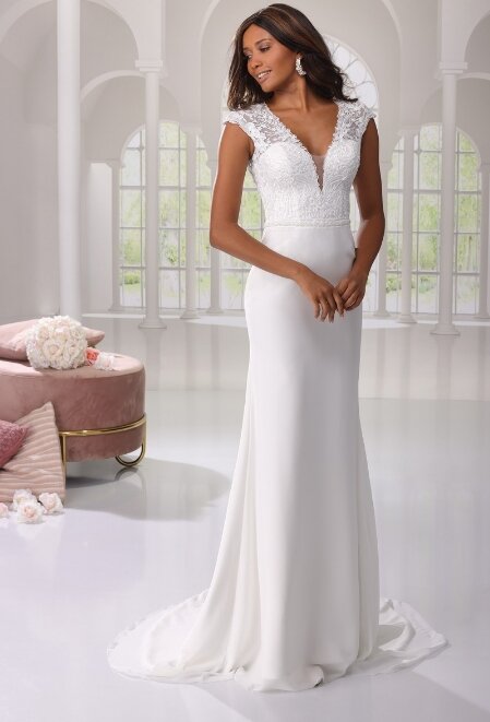 Artdesign 2307. Bruidsboutique La Romance heeft weer een prachtige nieuwe collectie trouwjurken ingekocht. Ben je benieuwd naar onze nieuwe collectie bruidsjurken? Maak vrijblijvend een pasafspraak in onze bruidswinkel. Je bent van harte welkom bij Bruidsboutique La Romance Kerkstraat 29 2971 AK in Bleskensgraaf (Zuid-Holland).