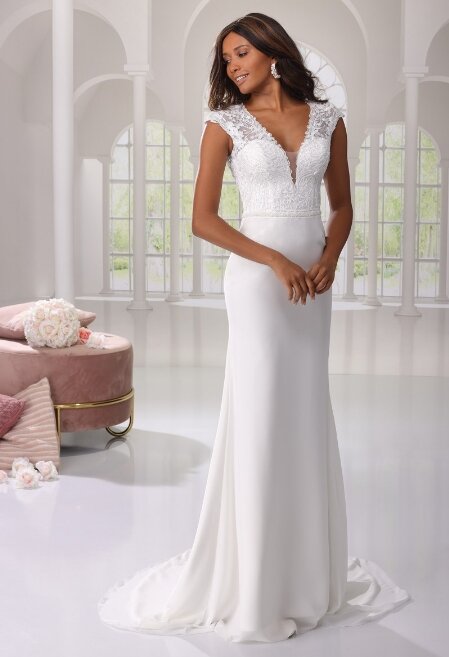 Bruidsmode Krimpen aan de Lek Bruidsmode Krimpen aan de Lek. Bruidsboutique La Romance is de bruidswinkel in de provincie Zuid-Holland. La Romance is gelegen in het landelijke Bleskensgraaf. Wij verkopen verschillende soorten trouwjurken en alle bijbehorende bruidsaccessoires. Bruidsschoenen, bruidslingerie, bruidssieraden, bruidssluiers en nog veel meer. Onze nieuwe collectie bruidsjurken is weer prachtig!