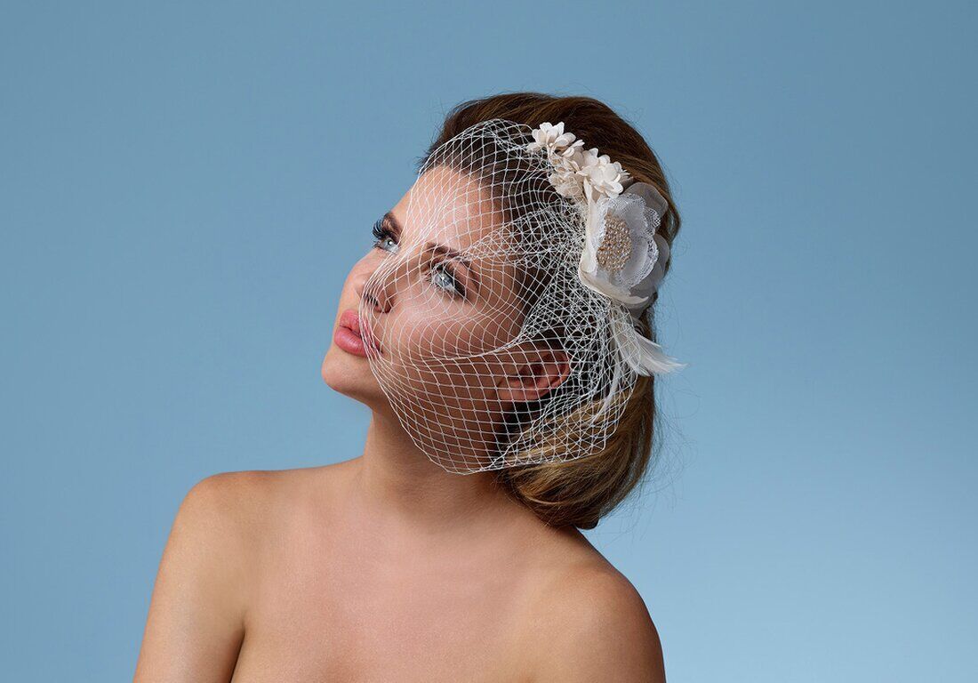 Maak je bruidskapsel compleet met elegante haaraccessoires.