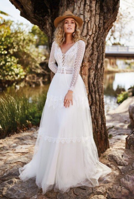 Hippe trouwjurken Hippe trouwjurken. Ben je benieuwd naar onze mooie hippe trouwjurken? Bruidsboutique La Romance heeft weer een prachtige nieuwe collectie bruidsjaponnen ingekocht. Ben je benieuwd naar onze nieuwe collectie hippe bruidsjurken? Maak vrijblijvend een pasafspraak in onze bruidswinkel. Je bent van harte welkom bij Bruidsboutique La Romance Kerkstraat 29 2971 AK in Bleskensgraaf (Zuid-Holland).