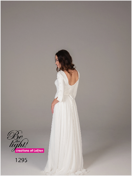 Creations of Leijten 1295 Creations of Leijten 1295. De mooiste bruidsmerken vind je bij Bruidsboutique La Romance in Bleskensgraaf (Zuid-Holland). Wij beschikken over verschillende merken zoals: Romantica, Venus Bridal, Très Chic, Brinkman, Jessie K, Morilee by Madeline Gardner, Creations of Leijten, Pronovias, Jarice en nog veel meer! Bruidsboutique La Romance heeft weer een prachtige nieuwe collectie trouwjurken ingekocht. Ben je benieuwd naar onze nieuwe collectie bruidsjurken en bruidsaccessoires? Wij verkopen verschillende soorten trouwjurken en alle bijbehorende bruidsaccessoires. Bruidsschoenen, bruidslingerie, bruidssieraden, bruidssluiers en nog veel meer. Maak vrijblijvend een afspraak in onze bruidswinkel. Je bent van harte welkom bij Bruidsboutique La Romance Kerkstraat 29 2971 AK in Bleskensgraaf (Zuid-Holland).