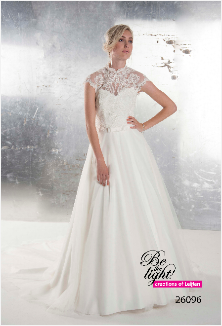 Creations of Leijten 26096 Creations of Leijten 26096. De mooiste bruidsmerken vind je bij Bruidsboutique La Romance in Bleskensgraaf (Zuid-Holland). Wij beschikken over verschillende merken zoals: Romantica, Venus Bridal, Très Chic, Brinkman, Jessie K, Morilee by Madeline Gardner, Creations of Leijten, Pronovias, Jarice en nog veel meer! Bruidsboutique La Romance heeft weer een prachtige nieuwe collectie trouwjurken ingekocht. Ben je benieuwd naar onze nieuwe collectie bruidsjurken en bruidsaccessoires? Wij verkopen verschillende soorten trouwjurken en alle bijbehorende bruidsaccessoires. Bruidsschoenen, bruidslingerie, bruidssieraden, bruidssluiers en nog veel meer. Maak vrijblijvend een afspraak in onze bruidswinkel. Je bent van harte welkom bij Bruidsboutique La Romance Kerkstraat 29 2971 AK in Bleskensgraaf (Zuid-Holland).