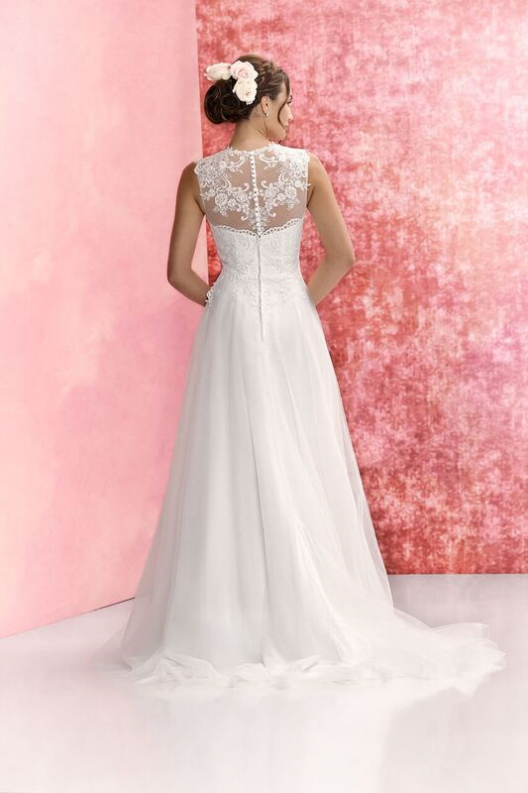 Bruidsjurk Jessie K. - JK1902 Bruidsjurk Jessie K. - JK1902. Kom jij deze bruidsjurk passen in onze bruidswinkel? Bruidsboutique La Romance voor de moderne, klassieke en romantische bruid.