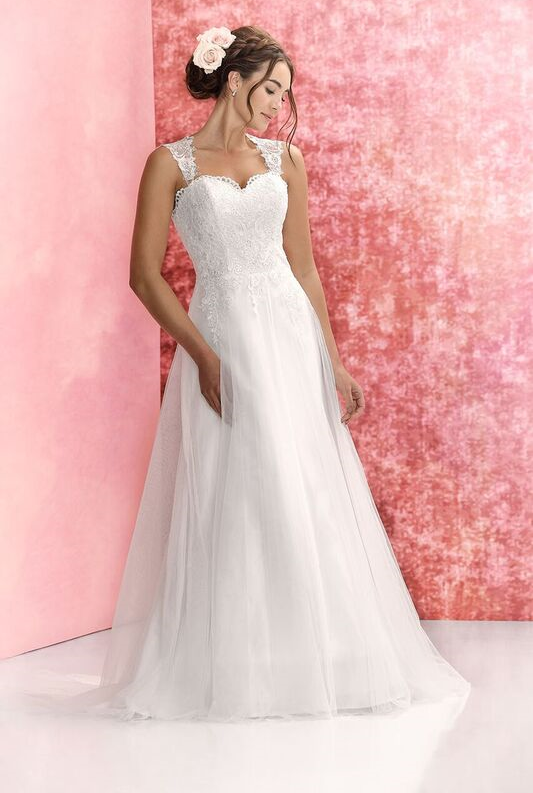Bruidsjurk Jessie K. - JK1902 Bruidsjurk Jessie K. - JK1902. Kom jij deze bruidsjurk passen in onze bruidswinkel? Bruidsboutique La Romance voor de moderne, klassieke en romantische bruid.