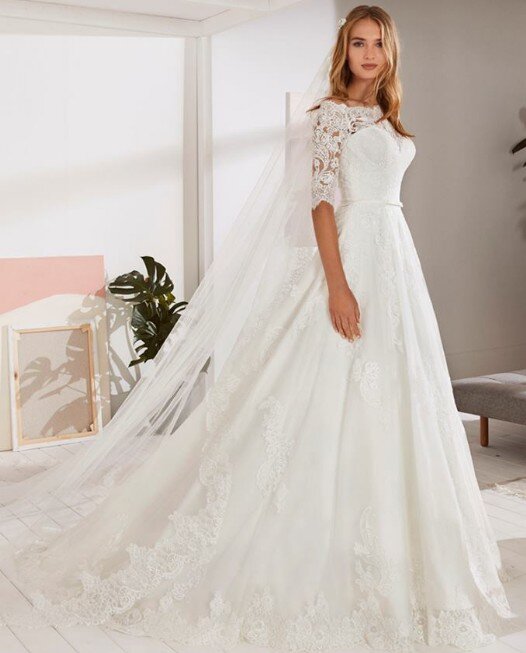 Bruidsjurk van het merk Pronovias White One