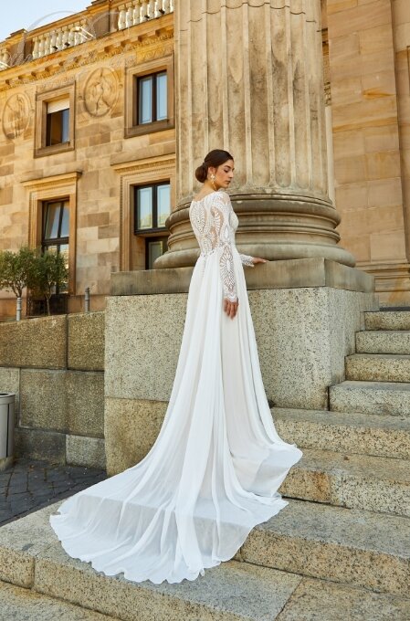 Bruidsjurk Novabella Bruidsjurk: 30346 - Novabella. Kom jij deze bruidsjurk passen in onze bruidswinkel? Bruidsboutique La Romance voor de moderne, klassieke en romantische bruid.