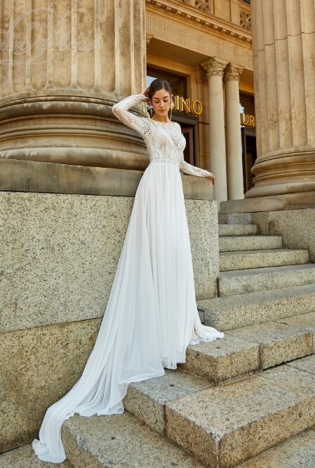 Bruidsjurk Novabella Bruidsjurk: 30346 - Novabella. Kom jij deze bruidsjurk passen in onze bruidswinkel? Bruidsboutique La Romance voor de moderne, klassieke en romantische bruid.
