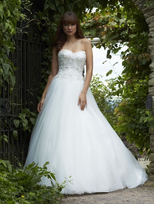 Bruidsjapon Romantica Delores grote maten bruidsmode Bruidsjapon Romantica Delores grote maten bruidsmode