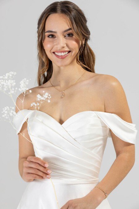 Bruidsmode Spijkenisse Bruidsmode Spijkenisse. Bruidsboutique La Romance is de bruidswinkel in de provincie Zuid-Holland. La Romance is gelegen in het landelijke Bleskensgraaf. Wij verkopen verschillende soorten trouwjurken en alle bijbehorende bruidsaccessoires. Bruidsschoenen, bruidslingerie, bruidssieraden, bruidssluiers en nog veel meer. Onze nieuwe collectie bruidsjurken is weer prachtig!