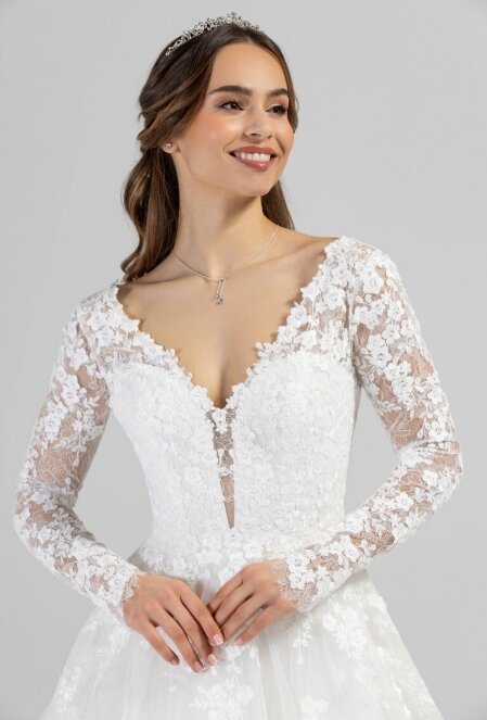 Bruidsmode Spijkenisse Bruidsmode Spijkenisse. Bruidsboutique La Romance is de bruidswinkel in de provincie Zuid-Holland. La Romance is gelegen in het landelijke Bleskensgraaf. Wij verkopen verschillende soorten trouwjurken en alle bijbehorende bruidsaccessoires. Bruidsschoenen, bruidslingerie, bruidssieraden, bruidssluiers en nog veel meer. Onze nieuwe collectie bruidsjurken is weer prachtig!