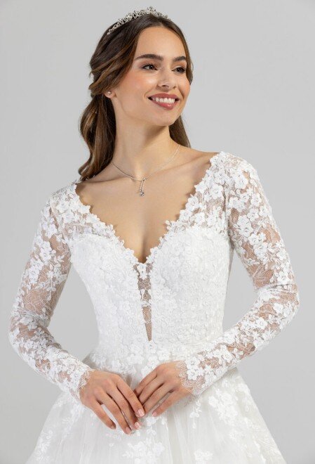 Bruidsmode Barendrecht Bruidsmode Barendrecht. Op zoek naar bruidsmode in de omgeving van Barendrecht? Bruidsboutique La Romance is de bruidswinkel in de provincie Zuid-Holland. La Romance is gelegen in het landelijke Bleskensgraaf. Wij verkopen verschillende soorten trouwjurken en alle bijbehorende bruidsaccessoires. Bruidsschoenen, bruidslingerie, bruidssieraden, bruidssluiers en nog veel meer. Benieuwd naar onze nieuwe collectie trouwjurken? Maak vrijblijven een pasafspraak en kom langs in onze bruidswinkel. Kerkstraat 29 2971AK Bleskensgraaf Tel: 0184-693446. E-mail: info@la-romance.nl.