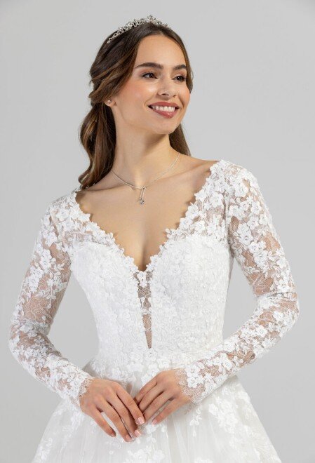 Bruidsmode Sliedrecht. Op zoek naar de allermooiste bruidsmode in de omgeving van Sliedrecht? Bruidsboutique La Romance is de bruidswinkel in de provincie Zuid-Holland. La Romance is gelegen in het landelijke Bleskensgraaf. Wij verkopen verschillende soorten trouwjurken en alle bijbehorende bruidsaccessoires. Bruidsschoenen, bruidslingerie, bruidssieraden, bruidssluiers en nog veel meer. Benieuwd naar onze nieuwe collectie trouwjurken? Maak vrijblijven een pasafspraak en kom langs in onze bruidswinkel. Kerkstraat 29 2971AK Bleskensgraaf Tel: 0184-693446. E-mail: info@la-romance.nl.