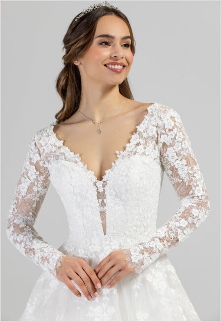 Bruidsmode Schoonhoven Bruidsmode Schoonhoven. Bruidsboutique La Romance is de bruidswinkel in de provincie Zuid-Holland. La Romance is gelegen in het landelijke Bleskensgraaf. Wij verkopen verschillende soorten trouwjurken en alle bijbehorende bruidsaccessoires. Bruidsschoenen, bruidslingerie, bruidssieraden, bruidssluiers en nog veel meer. Onze nieuwe collectie bruidsjurken is weer prachtig!