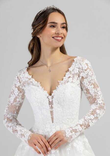 Bruidswinkel Rotterdam Bruidswinkel Rotterdam. Bruidsboutique La Romance is de bruidswinkel in de provincie Zuid-Holland. La Romance is gelegen in het landelijke Bleskensgraaf. Wij verkopen verschillende soorten trouwjurken en alle bijbehorende bruidsaccessoires. De allermooiste bruidsmerken zoals: Pronovias, Romantica, Jarice, Morilee, Creations of Leijten, Brinkman en Tres Chic. Wij verkopen natuurlijk ook: Bruidsschoenen, bruidslingerie, bruidssieraden, bruidssluiers en nog veel meer. Benieuwd naar onze nieuwe collectie trouwjurken of bruidsaccessoires? Maak vrijblijvend een pasafspraak en kom langs in onze bruidswinkel.
