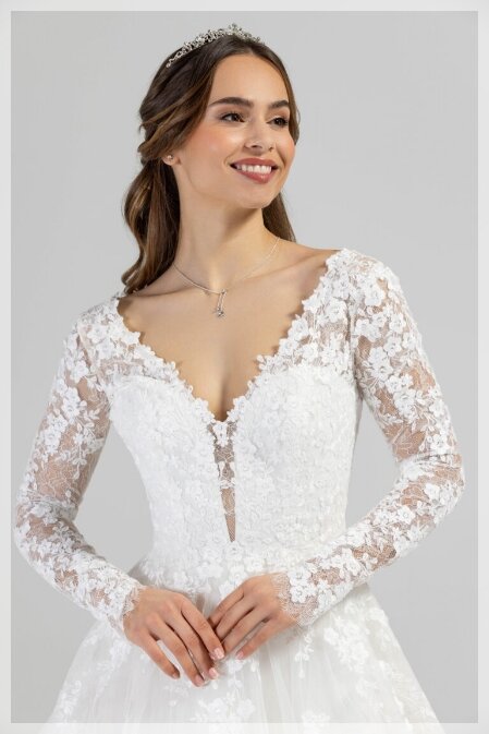 Bruidswinkel Groot-Ammers Bruidswinkel Groot-Ammers. Ben je op zoek naar een bruidswinkel in de omgeving van Groot-Ammers? Bruidsboutique La Romance is de bruidswinkel in de provincie Zuid-Holland. La Romance is gelegen in het landelijke Bleskensgraaf. Wij verkopen verschillende soorten bruidsjurken en alle bijbehorende bruidsaccessoires. Trouwschoenen, bruidslingerie, bruidssieraden, bruidssluiers en nog veel meer. Onze nieuwe collectie bruidsjaponnen is weer prachtig!
