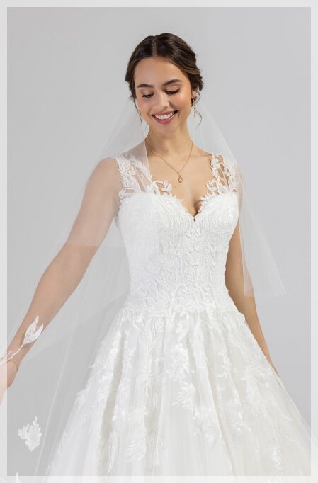 Bruidswinkel Groot-Ammers Bruidswinkel Groot-Ammers. Ben je op zoek naar een bruidswinkel in de omgeving van Groot-Ammers? Bruidsboutique La Romance is de bruidswinkel in de provincie Zuid-Holland. La Romance is gelegen in het landelijke Bleskensgraaf. Wij verkopen verschillende soorten bruidsjurken en alle bijbehorende bruidsaccessoires. Trouwschoenen, bruidslingerie, bruidssieraden, bruidssluiers en nog veel meer. Onze nieuwe collectie bruidsjaponnen is weer prachtig!