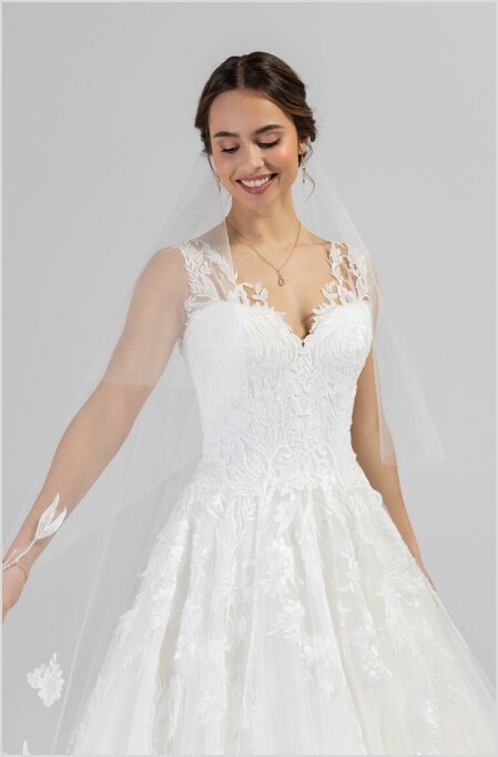 Bruidswinkel Lekkerkerk Bruidswinkel Lekkerkerk. Ben je op zoek naar een bruidswinkel in de omgeving van Lekkerkerk? Bruidsboutique La Romance is de bruidswinkel in de provincie Zuid-Holland. La Romance is gelegen in het landelijke Bleskensgraaf. Wij verkopen verschillende soorten bruidsjurken en alle bijbehorende bruidsaccessoires. Trouwschoenen, bruidslingerie, bruidssieraden, bruidssluiers en nog veel meer. Onze nieuwe collectie bruidsjaponnen is weer prachtig!