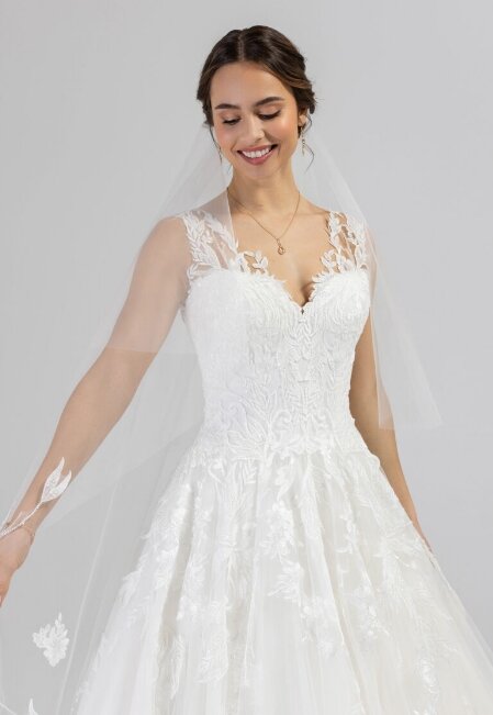 Bruidsmode Geldermalsen Bruidsmode Geldermalsen. Bruidsboutique La Romance is de bruidswinkel in de provincie Zuid-Holland. La Romance is gelegen in het landelijke Bleskensgraaf. Wij verkopen verschillende soorten trouwjurken en alle bijbehorende bruidsaccessoires. Bruidsschoenen, bruidslingerie, bruidssieraden, bruidssluiers en nog veel meer. Onze nieuwe collectie bruidsjurken is weer prachtig!