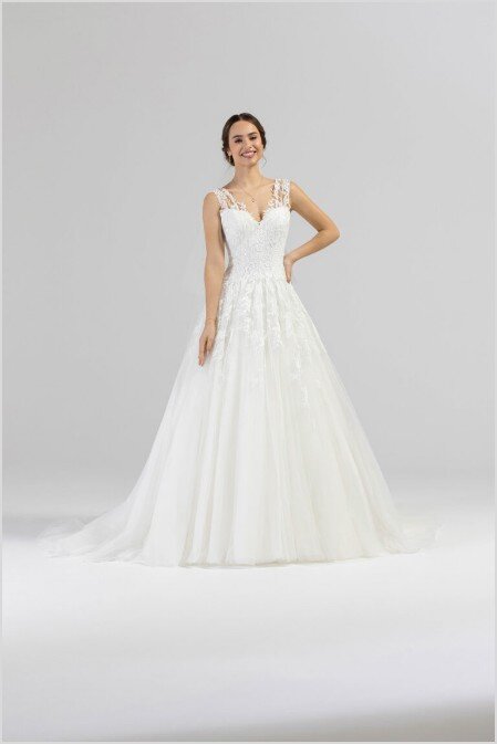 Bruidswinkel Tiel Bruidswinkel Tiel. Bruidsboutique La Romance is de bruidswinkel in de provincie Zuid-Holland. La Romance is gelegen in het landelijke Bleskensgraaf. Wij verkopen verschillende soorten trouwjurken en alle bijbehorende bruidsaccessoires. De allermooiste bruidsmerken zoals: Pronovias, Romantica, Jarice, Morilee, Creations of Leijten, Brinkman en Tres Chic. Wij verkopen natuurlijk ook: Bruidsschoenen, bruidslingerie, bruidssieraden, bruidssluiers en nog veel meer. Benieuwd naar onze nieuwe collectie trouwjurken of bruidsaccessoires? Maak vrijblijvend een pasafspraak en kom langs in onze bruidswinkel.