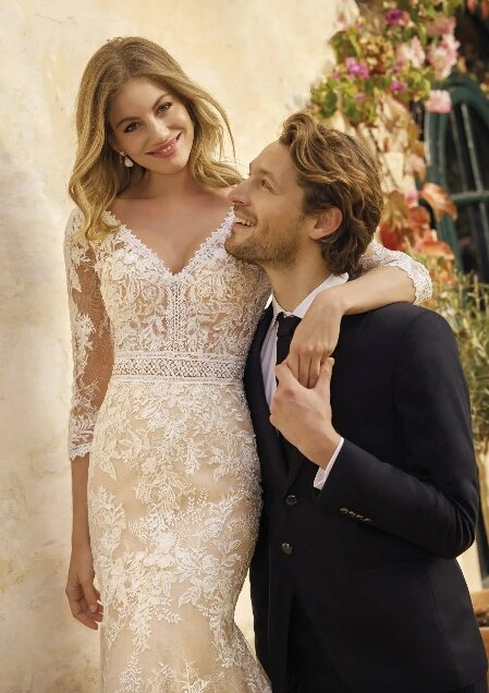 Pronovias White One Jigs. Bruidsboutique La Romance heeft weer een prachtige nieuwe collectie trouwjurken ingekocht. Ben je benieuwd naar onze nieuwe collectie bruidsjurken van het bruidsmerk Pronovias? Maak vrijblijvend een pasafspraak in onze bruidswinkel. Je bent van harte welkom bij Bruidsboutique La Romance Kerkstraat 29 2971 AK in Bleskensgraaf (Zuid-Holland).