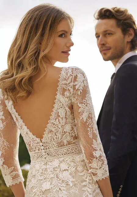 Pronovias White One Jigs Pronovias White One Jigs. Bruidsboutique La Romance heeft weer een prachtige nieuwe collectie trouwjurken ingekocht. Ben je benieuwd naar onze nieuwe collectie bruidsjurken van het bruidsmerk Pronovias? Maak vrijblijvend een pasafspraak in onze bruidswinkel. Je bent van harte welkom bij Bruidsboutique La Romance Kerkstraat 29 2971 AK in Bleskensgraaf (Zuid-Holland).