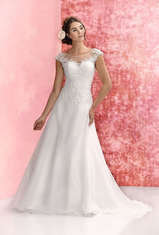 Bruidsjurk Jessie K. - JK1903 Bruidsjurk Jessie K. - JK1903. Kom jij deze bruidsjurk passen in onze bruidswinkel? Bruidsboutique La Romance voor de moderne, klassieke en romantische bruid.