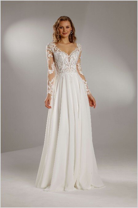 Bruidswinkel Steenbergen Bruidswinkel Steenbergen. Bruidsboutique La Romance heeft weer een prachtige nieuwe collectie trouwjurken ingekocht. Ben je benieuwd naar onze nieuwe collectie bruidsjurken en bruidsaccessoires? Wij verkopen verschillende soorten trouwjurken en alle bijbehorende bruidsaccessoires. Bruidsschoenen, bruidslingerie, bruidssieraden, bruidssluiers en nog veel meer. Maak vrijblijvend een afspraak in onze bruidswinkel. Je bent van harte welkom bij Bruidsboutique La Romance Kerkstraat 29 2971 AK in Bleskensgraaf (Zuid-Holland).