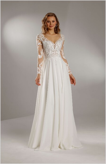Bruidswinkel Geldermalsen Bruidswinkel Geldermalsen. Bruidsboutique La Romance is de bruidswinkel in de provincie Zuid-Holland. La Romance is gelegen in het landelijke Bleskensgraaf. Wij verkopen verschillende soorten trouwjurken en alle bijbehorende bruidsaccessoires. De allermooiste bruidsmerken zoals: Pronovias, Romantica, Jarice, Morilee, Creations of Leijten, Brinkman en Tres Chic. Wij verkopen natuurlijk ook: Bruidsschoenen, bruidslingerie, bruidssieraden, bruidssluiers en nog veel meer. Benieuwd naar onze nieuwe collectie trouwjurken of bruidsaccessoires? Maak vrijblijvend een pasafspraak en kom langs in onze bruidswinkel.
