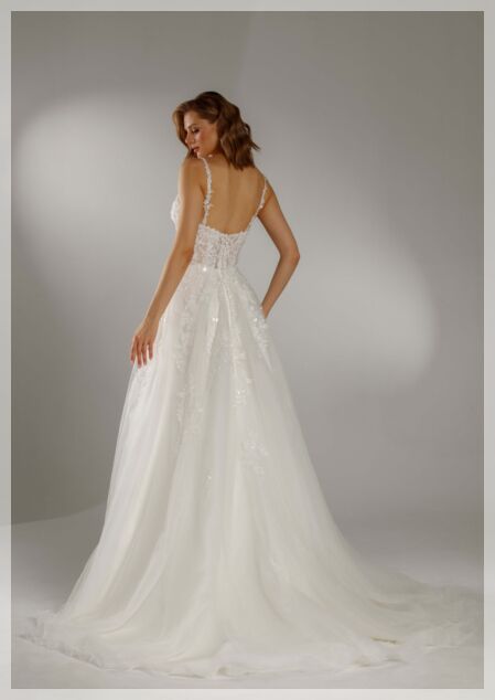 Jarice Nicole. Bruidsboutique La Romance heeft weer een prachtige nieuwe collectie trouwjurken ingekocht. Ben je benieuwd naar onze nieuwe collectie bruidsjurken van het bruidsmerk Jarice? Maak vrijblijvend een pasafspraak in onze bruidswinkel. Je bent van harte welkom bij Bruidsboutique La Romance Kerkstraat 29 2971 AK in Bleskensgraaf (Zuid-Holland).