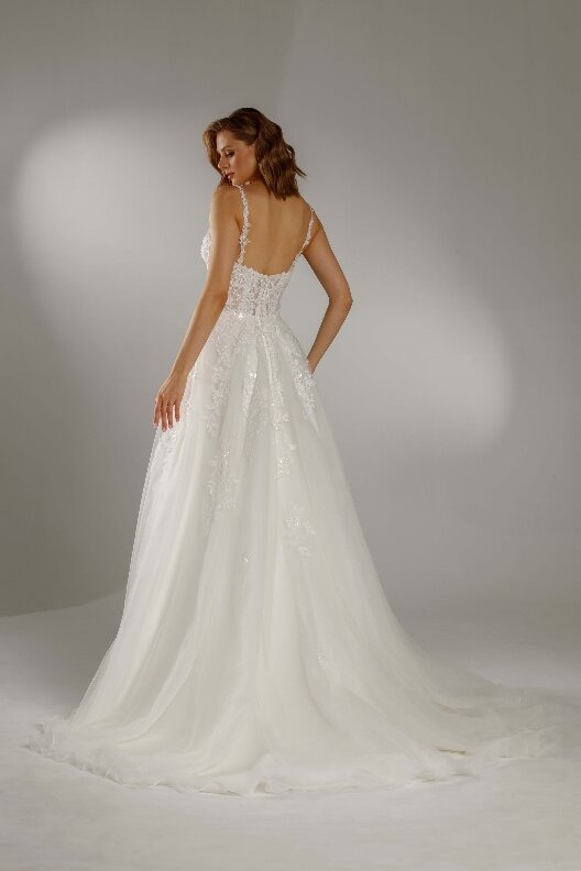 Jarice Nicole. Bruidsboutique La Romance heeft weer een prachtige nieuwe collectie trouwjurken ingekocht. Ben je benieuwd naar onze nieuwe collectie bruidsjurken van het bruidsmerk Jarice? Maak vrijblijvend een pasafspraak in onze bruidswinkel. Je bent van harte welkom bij Bruidsboutique La Romance Kerkstraat 29 2971 AK in Bleskensgraaf (Zuid-Holland).