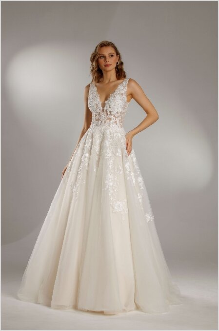 Bruidswinkel Geldermalsen Bruidswinkel Geldermalsen. Bruidsboutique La Romance is de bruidswinkel in de provincie Zuid-Holland. La Romance is gelegen in het landelijke Bleskensgraaf. Wij verkopen verschillende soorten trouwjurken en alle bijbehorende bruidsaccessoires. De allermooiste bruidsmerken zoals: Pronovias, Romantica, Jarice, Morilee, Creations of Leijten, Brinkman en Tres Chic. Wij verkopen natuurlijk ook: Bruidsschoenen, bruidslingerie, bruidssieraden, bruidssluiers en nog veel meer. Benieuwd naar onze nieuwe collectie trouwjurken of bruidsaccessoires? Maak vrijblijvend een pasafspraak en kom langs in onze bruidswinkel.