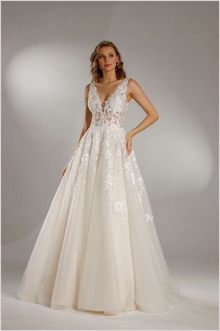 Bruidswinkel Bergen op Zoom Bruidswinkel Bergen op Zoom. Ben je op zoek naar de mooiste bruidsjurken? Bruidsboutique La Romance heeft weer een mooie nieuwe collectie ingekocht! Kom je ook onze prachtige trouwjurken passen? Maak vrijblijvend een pasafspraak. Je bent welkom bij La Romance in Bleskensgraaf (Zuid-Holland).