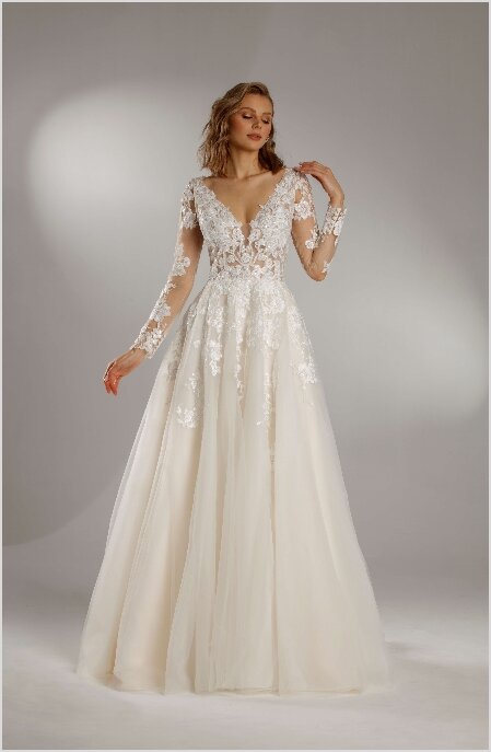 Bruidswinkel Steenbergen Bruidswinkel Steenbergen. Bruidsboutique La Romance heeft weer een prachtige nieuwe collectie trouwjurken ingekocht. Ben je benieuwd naar onze nieuwe collectie bruidsjurken en bruidsaccessoires? Wij verkopen verschillende soorten trouwjurken en alle bijbehorende bruidsaccessoires. Bruidsschoenen, bruidslingerie, bruidssieraden, bruidssluiers en nog veel meer. Maak vrijblijvend een afspraak in onze bruidswinkel. Je bent van harte welkom bij Bruidsboutique La Romance Kerkstraat 29 2971 AK in Bleskensgraaf (Zuid-Holland).