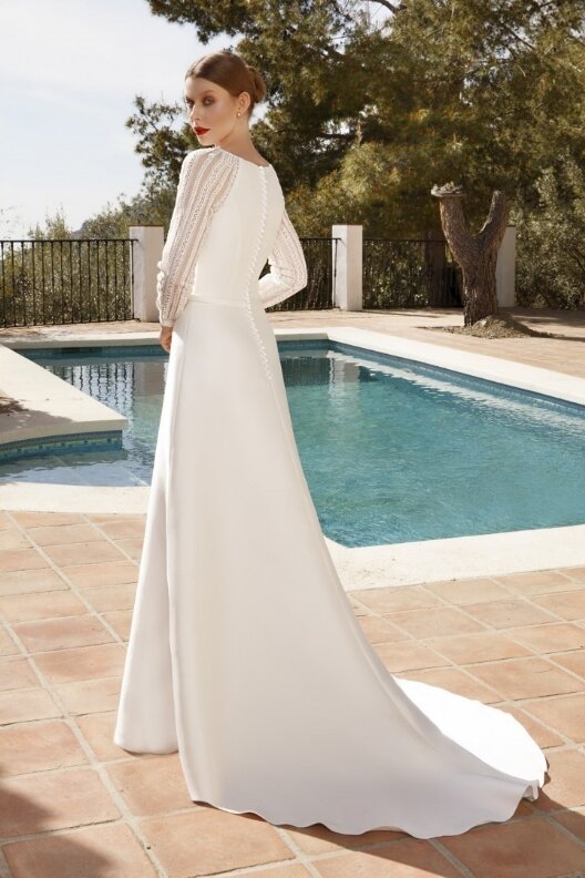 Bruidsjurk Tanya - Jarice. Kom jij deze bruidsjurk passen in onze bruidswinkel? Bruidsboutique La Romance voor de moderne, klassieke en romantische bruid.