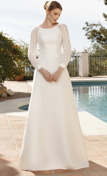 Bruidsjurk Tanya - Jarice. Kom jij deze bruidsjurk passen in onze bruidswinkel? Bruidsboutique La Romance voor de moderne, klassieke en romantische bruid.