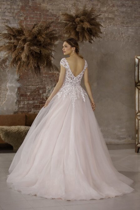 Jarice Kindall. Bruidsboutique La Romance heeft weer een prachtige nieuwe collectie trouwjurken ingekocht. Ben je benieuwd naar onze nieuwe collectie bruidsjurken? Maak vrijblijvend een pasafspraak in onze bruidswinkel. Je bent van harte welkom bij Bruidsboutique La Romance Kerkstraat 29 2971 AK in Bleskensgraaf (Zuid-Holland).
