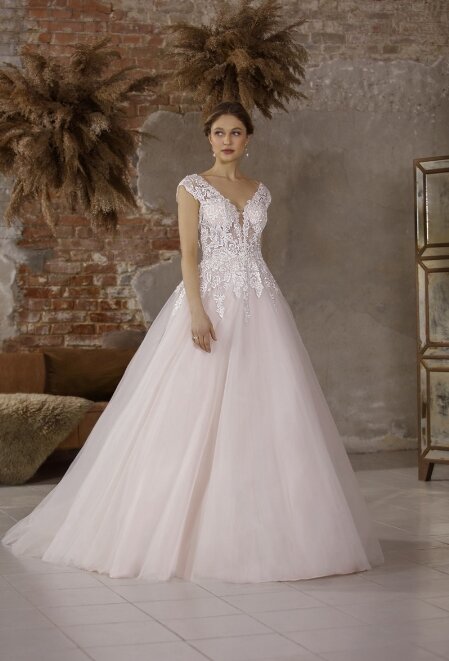 Trouwjurk Jarice Kindall. Bruidsboutique La Romance heeft weer een prachtige nieuwe collectie trouwjurken ingekocht. Ben je benieuwd naar onze nieuwe collectie bruidsjurken? Maak vrijblijvend een pasafspraak in onze bruidswinkel. Je bent van harte welkom bij Bruidsboutique La Romance Kerkstraat 29 2971 AK in Bleskensgraaf (Zuid-Holland).