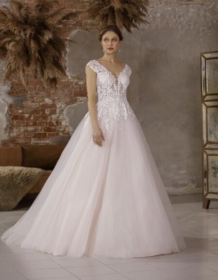 Trouwjurk prinses Trouwjurk prinses. Ben je op zoek naar een mooie prinsessen trouwjurk? Met de gevarieerde collectie prinsessen trouwjurken in het assortiment behoort Bruidsboutique La Romance tot de meest exclusieve bruidswinkels in de provincie Zuid-Holland.
